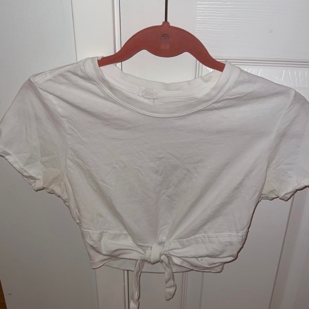 Cropped white t shirt